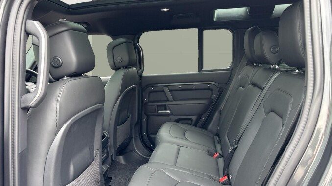 Land Rover Defender 3.0 D250 X-Dynamic HSE 110 5dr Auto Diesel Estate - Image 4